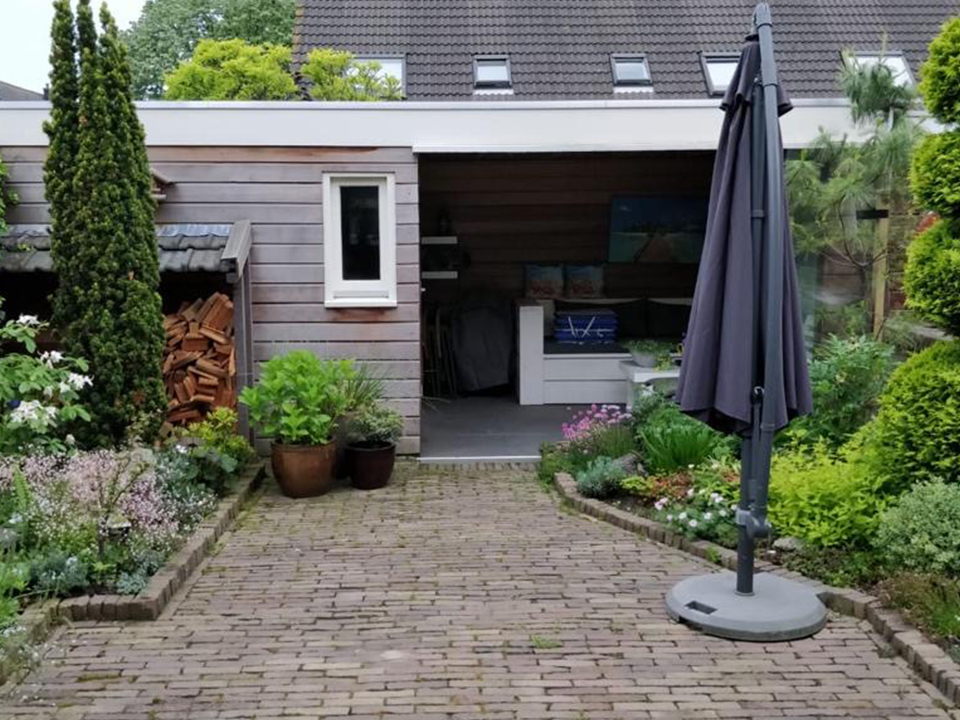 Schuur en overkapping